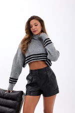 43241 STRICKWAREN GESTREIFTES TURTLER CROP-GRAU-SCHWARZ