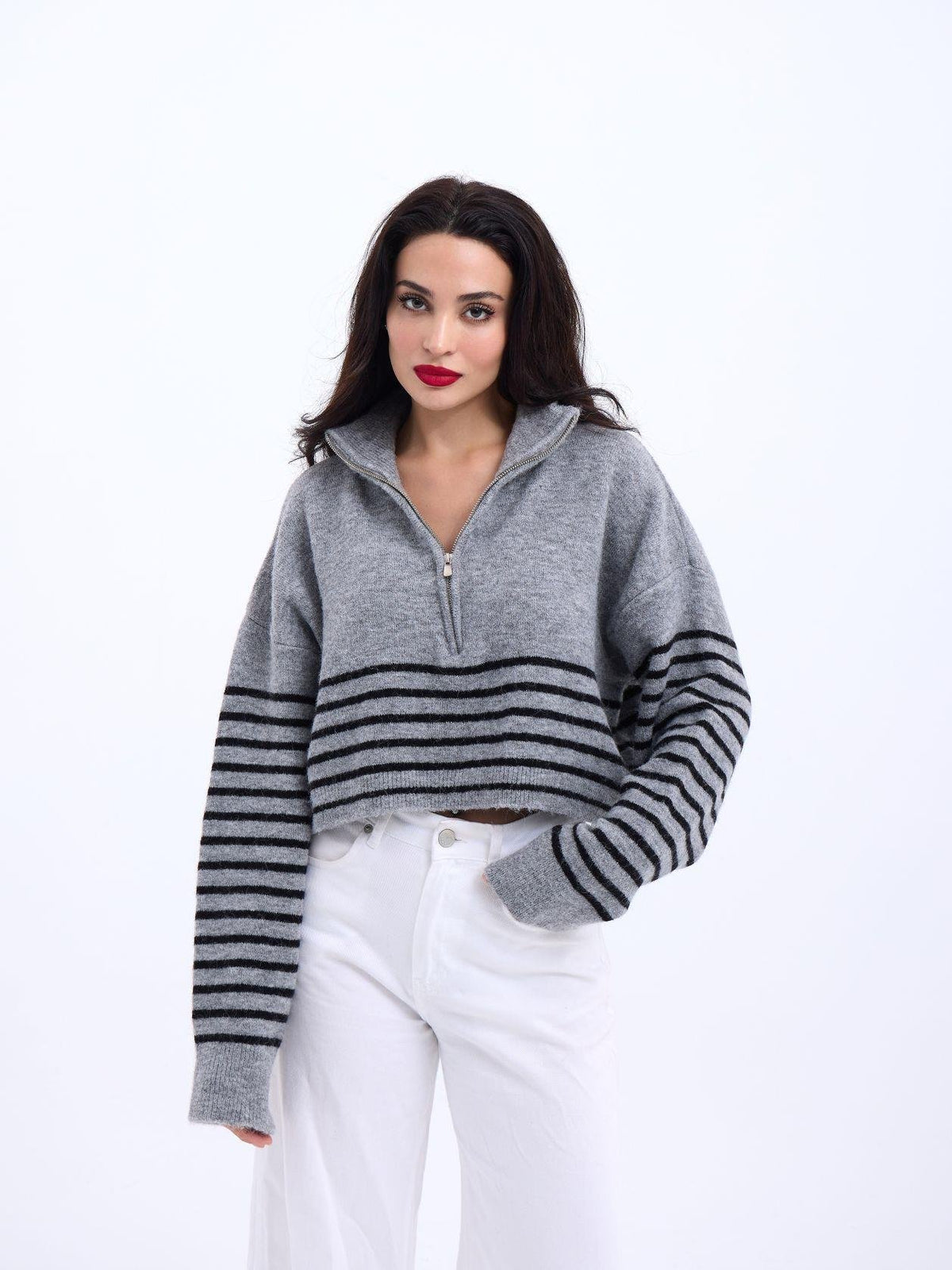 43311 STRICKWAREN GESTREIFTES CROP MIT REISSVERSCHLUSS-GRAU-SCHWARZ