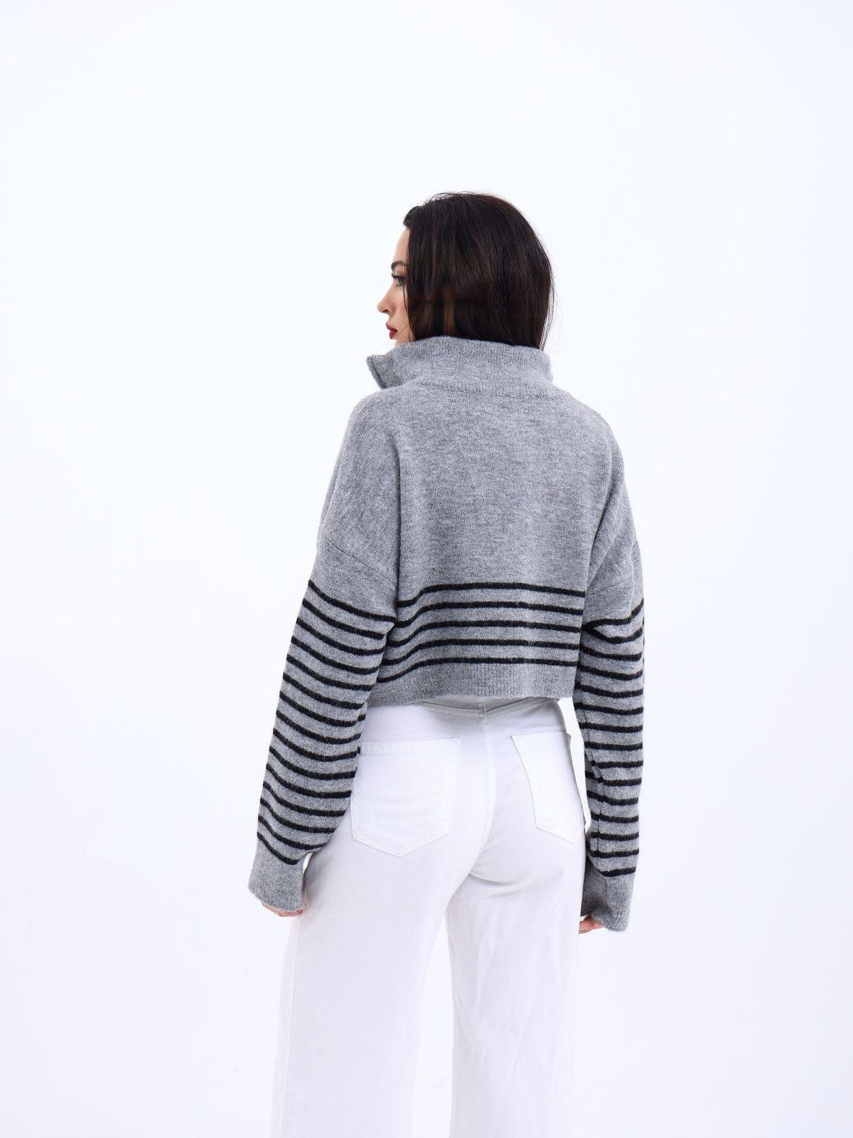 43311 STRICKWAREN GESTREIFTES CROP MIT REISSVERSCHLUSS-GRAU-SCHWARZ