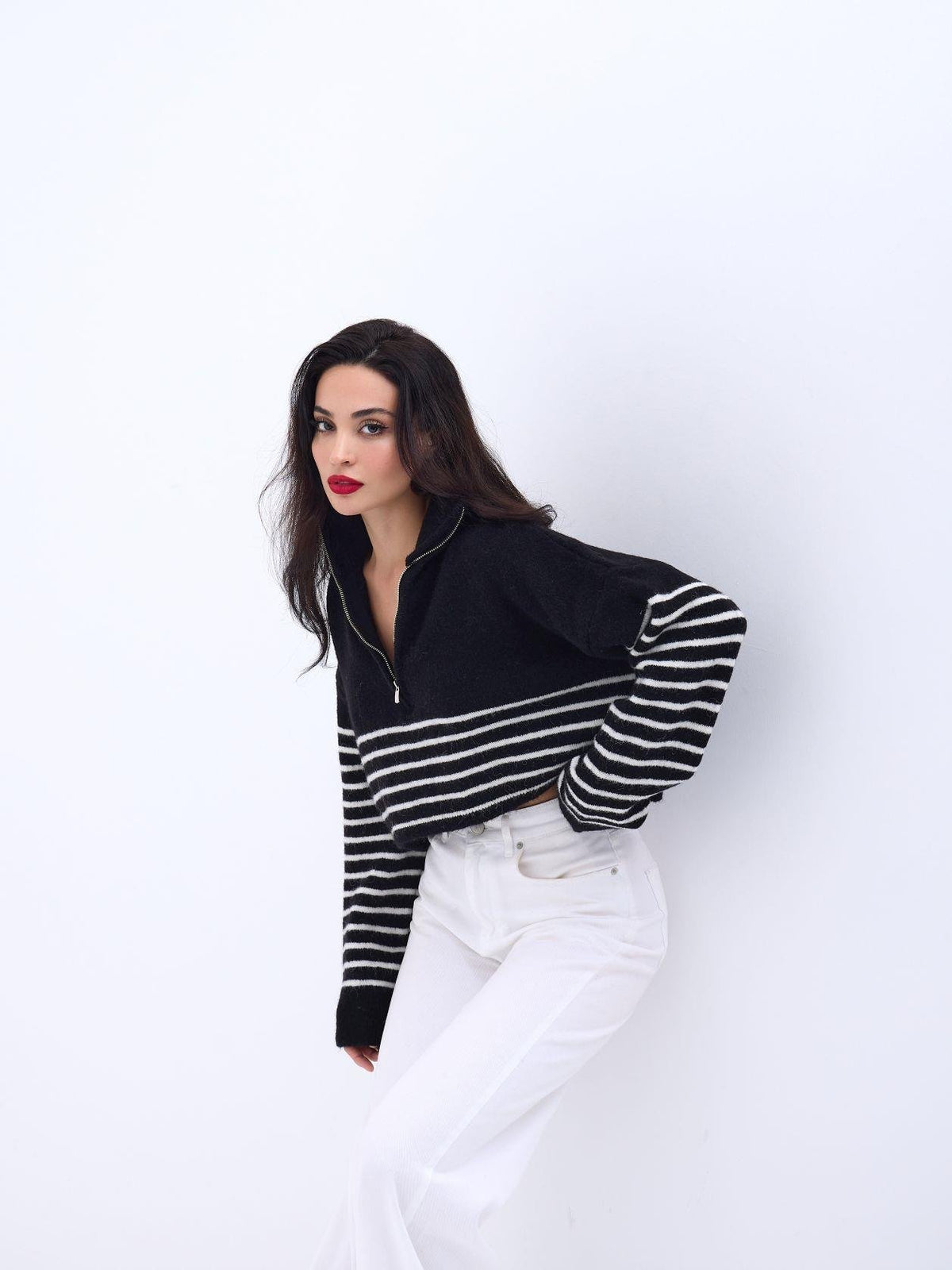43311 STRICKWAREN GESTREIFTES CROP MIT REISSVERSCHLUSS-SCHWARZ-ECRU