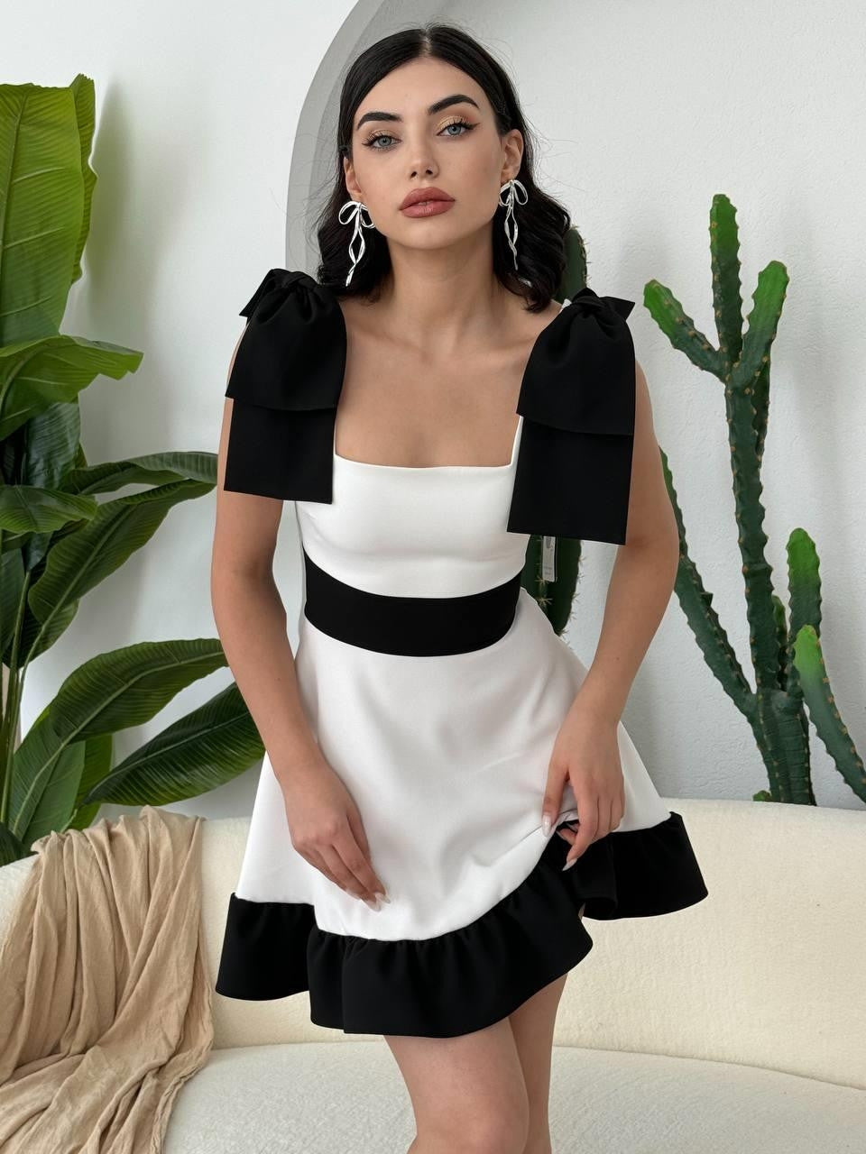 Miron-Kleid mit Schulterschleife