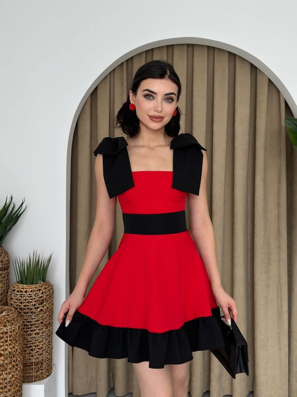 Miron-Kleid mit Schulterschleife