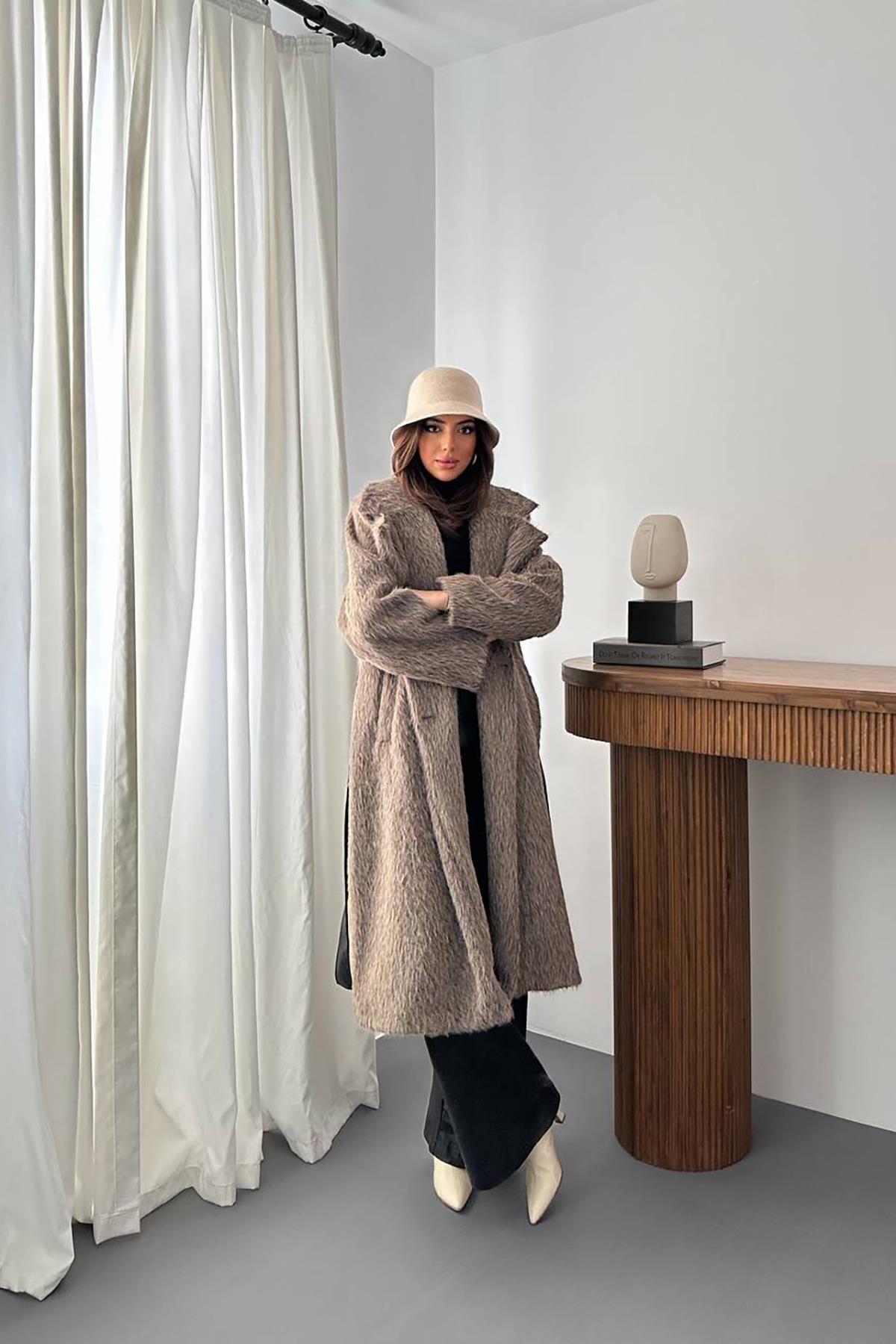 Toptan Bej Deri Kuşak Garnili Kaban