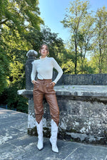 Toptan Ekru Boğazlı Ve Örgülü Triko Kazak