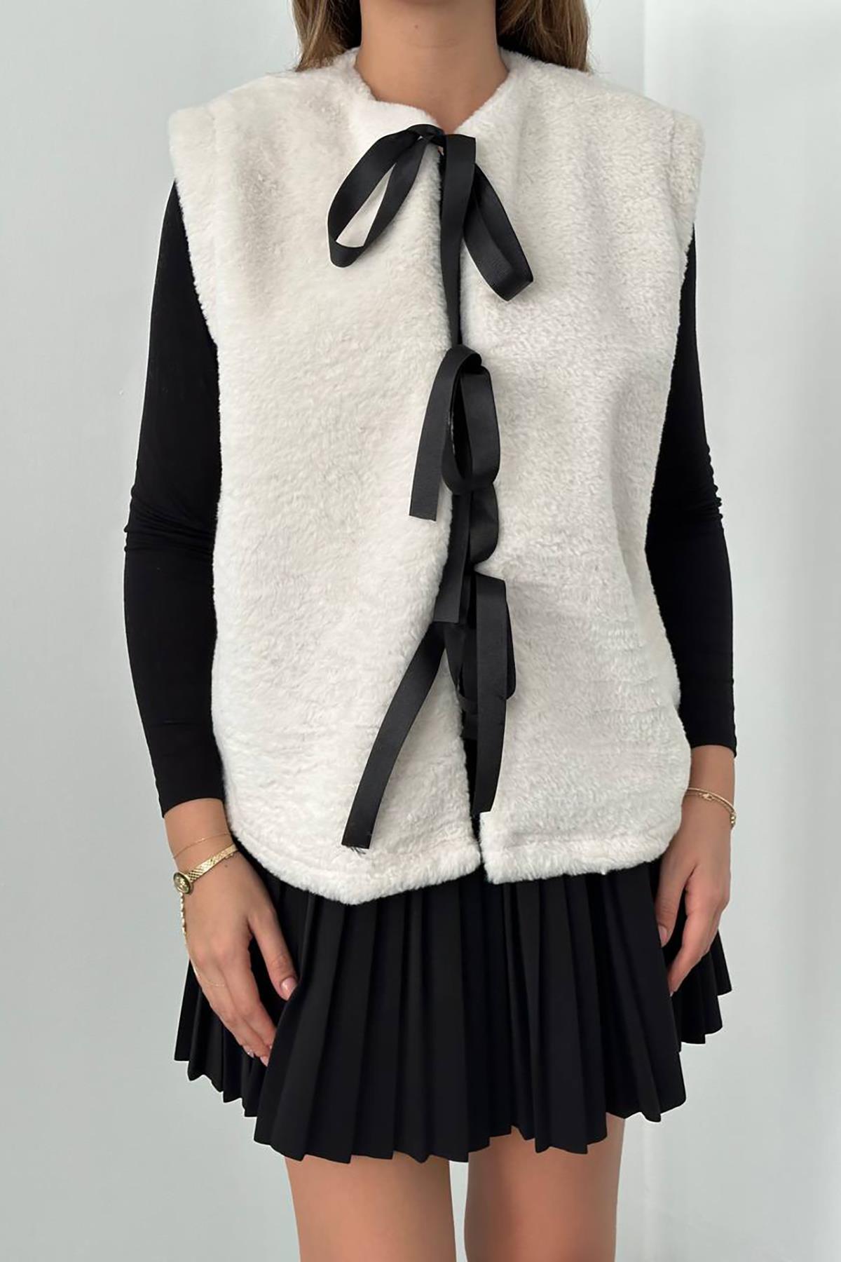 Toptan Ekru Fiyonklu Peluş Yelek