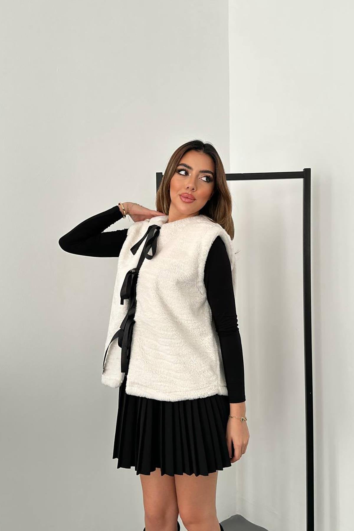 Toptan Ekru Fiyonklu Peluş Yelek