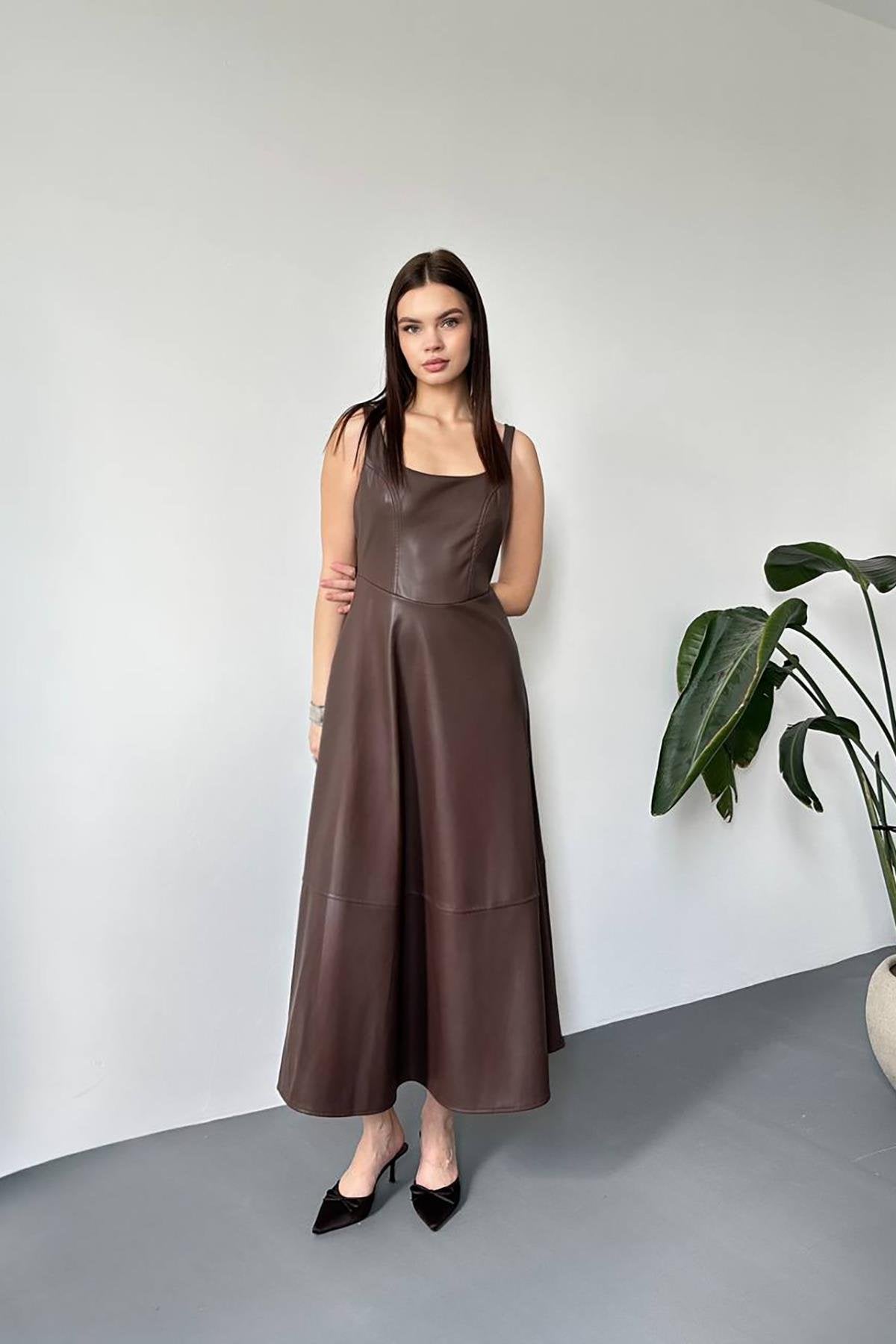Toptan Kahverengi Askılı Deri Elbise