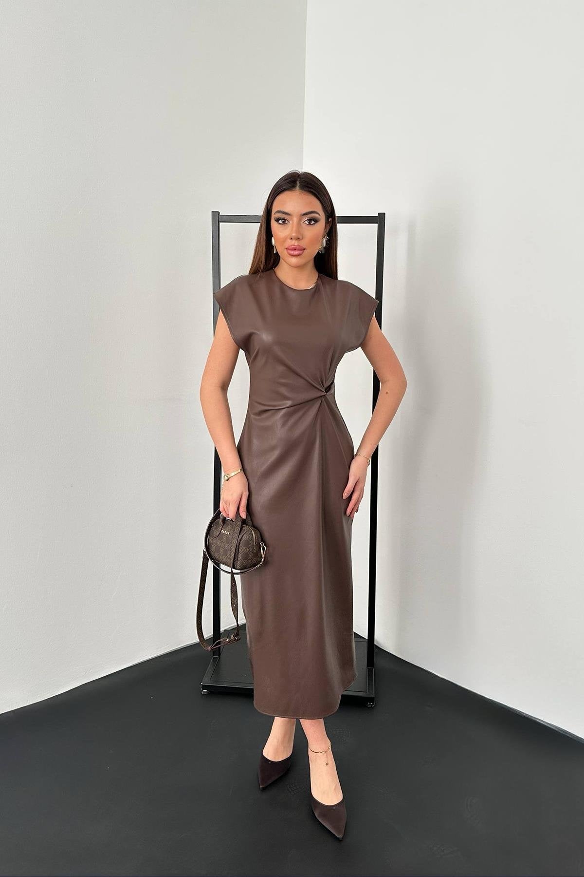 Toptan Kahverengi Deri Düğümlü Elbise