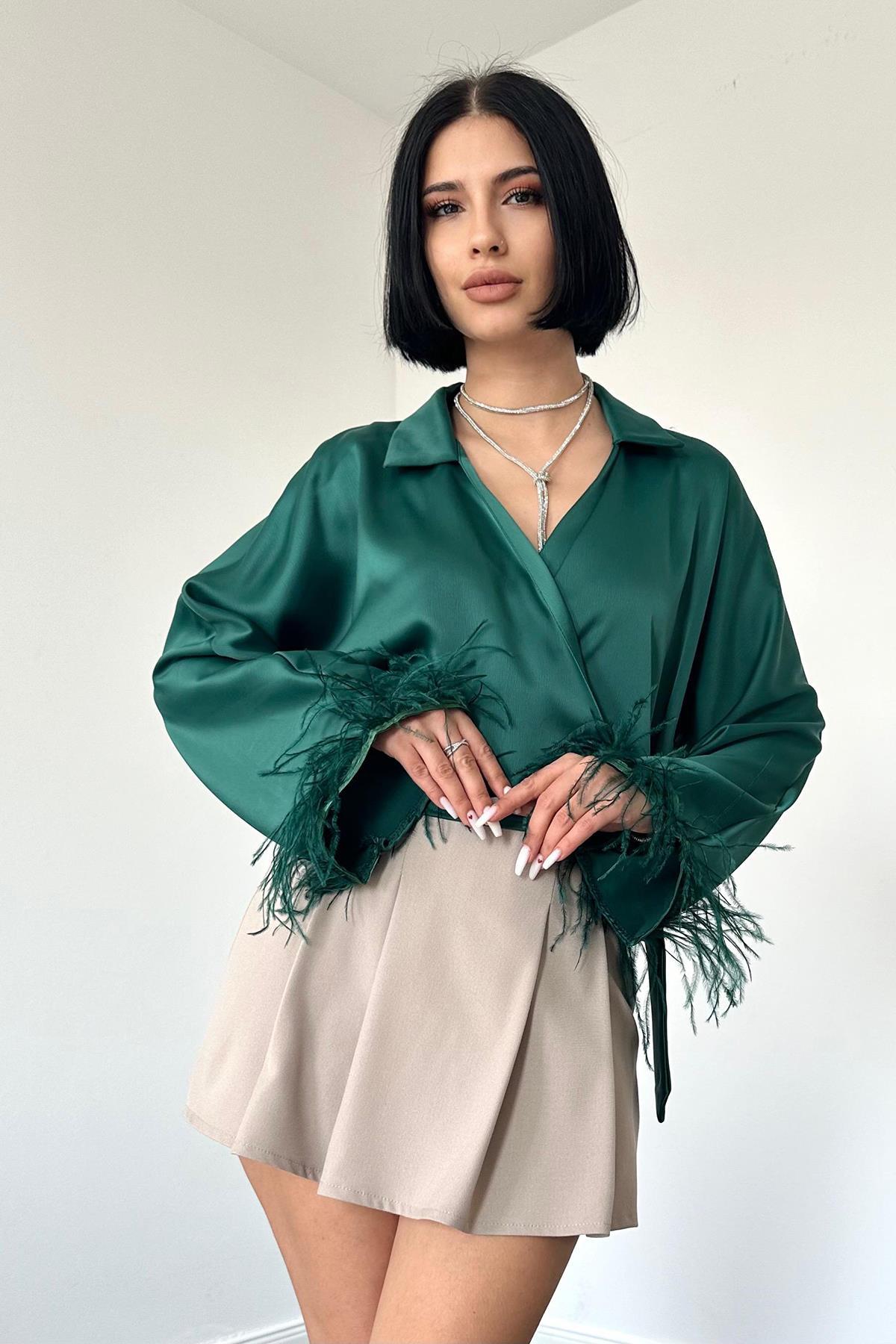 Toptan Zümrüt Kolları Tüylü Saten Crop