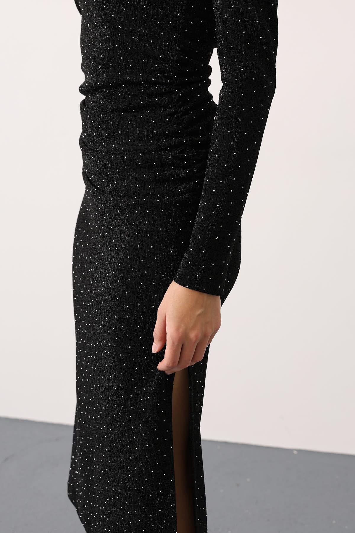 TAŞLI BÜZGÜLÜ UZUNKOL ELBİSE - Siyah