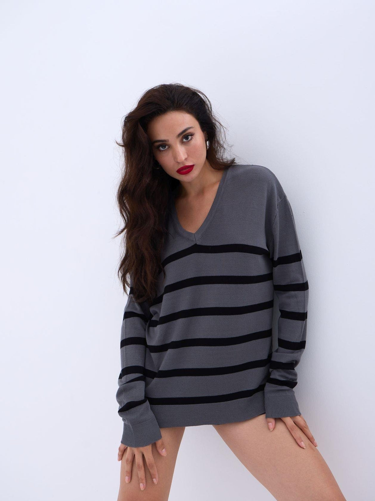 4203 STRICKWAREN V-AUSSCHNITT GESTREIFT BASIC SALASH-ANTHRAZIT-SCHWARZ
