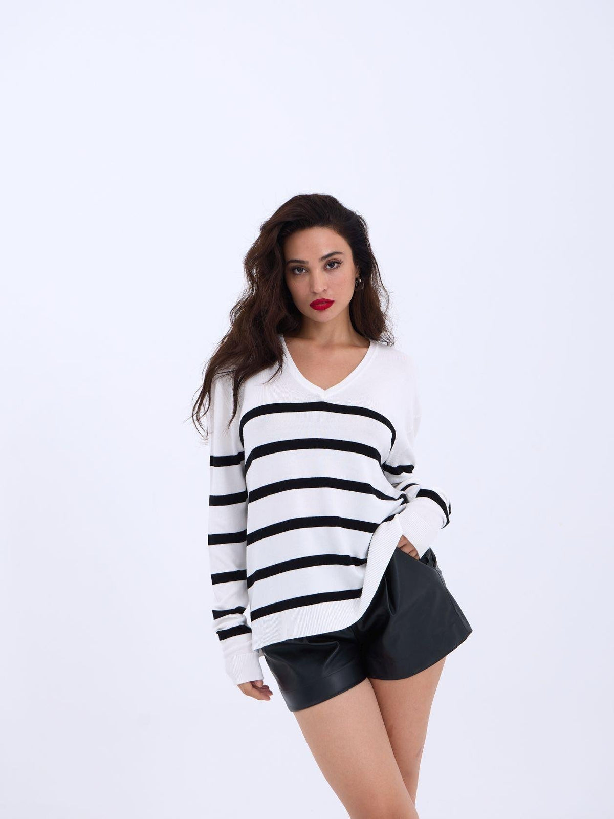 4203 STRICKWAREN V-AUSSCHNITT GESTREIFT BASIC SALASH-ECRU-SCHWARZ