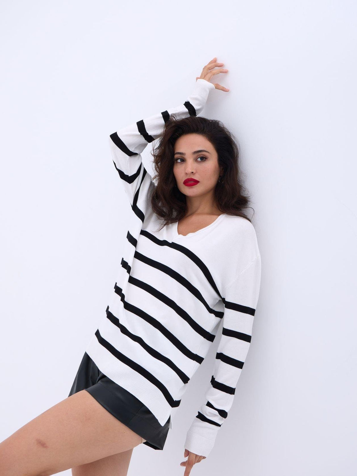 4203 STRICKWAREN V-AUSSCHNITT GESTREIFT BASIC SALASH-ECRU-SCHWARZ