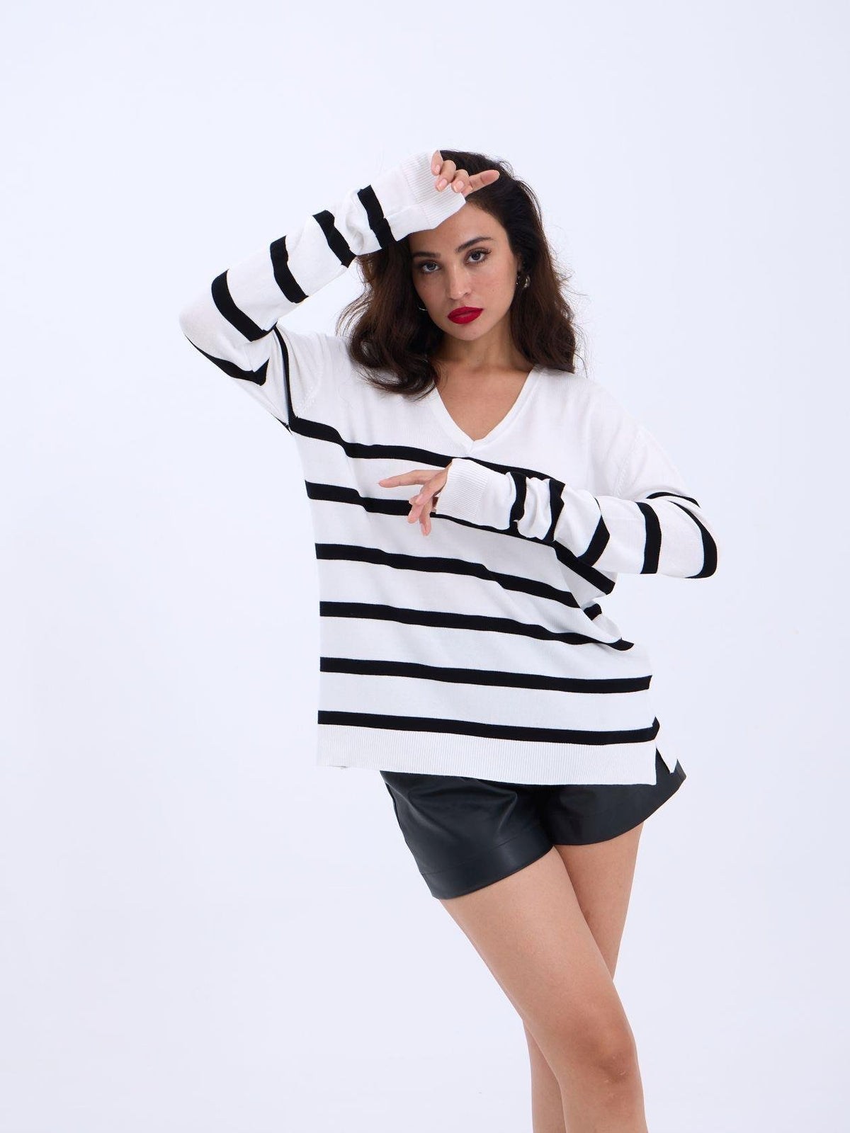 4203 STRICKWAREN V-AUSSCHNITT GESTREIFT BASIC SALASH-ECRU-SCHWARZ