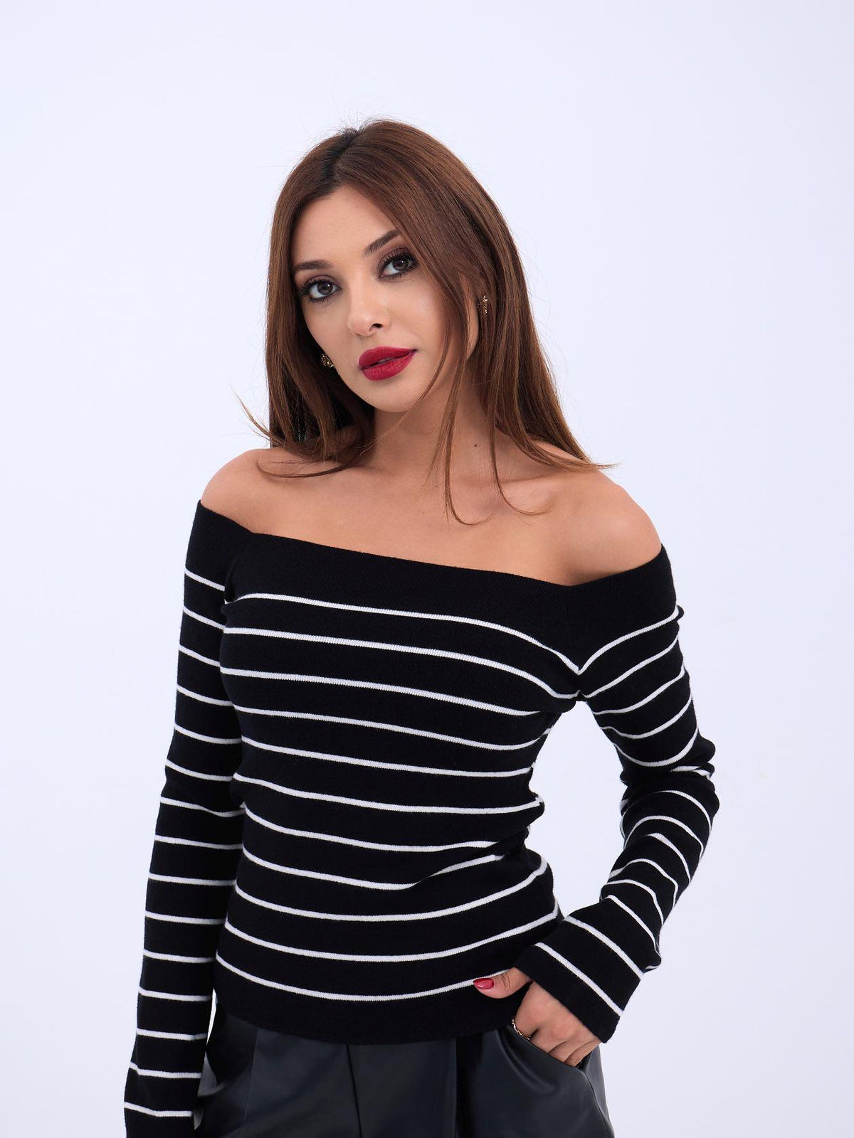 4206 STRICKWAREN GESTREIFTES BOOTHALS-CROP-SCHWARZ-ECRU
