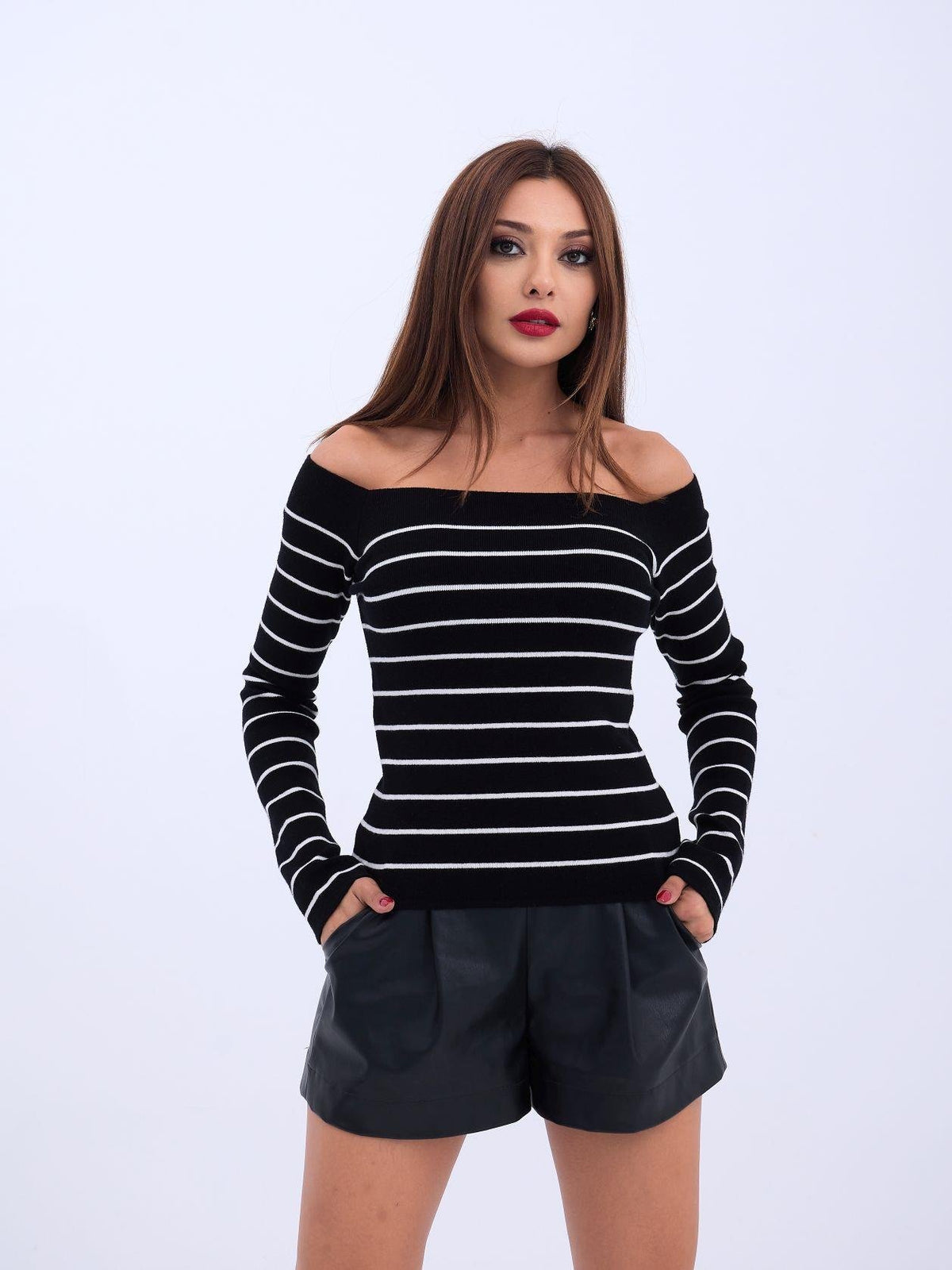 4206 STRICKWAREN GESTREIFTES BOOTHALS-CROP-SCHWARZ-ECRU
