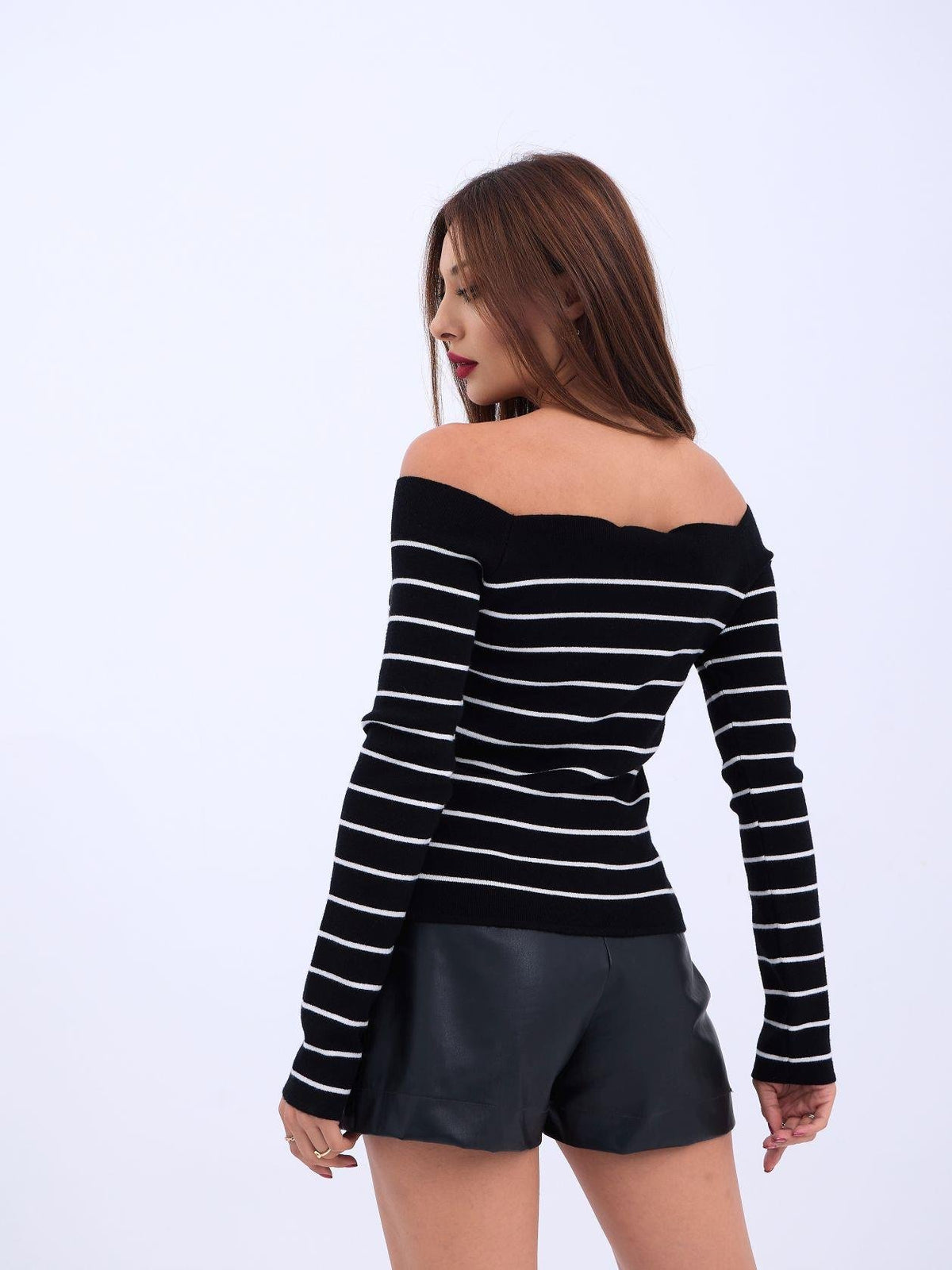 4206 STRICKWAREN GESTREIFTES BOOTHALS-CROP-SCHWARZ-ECRU