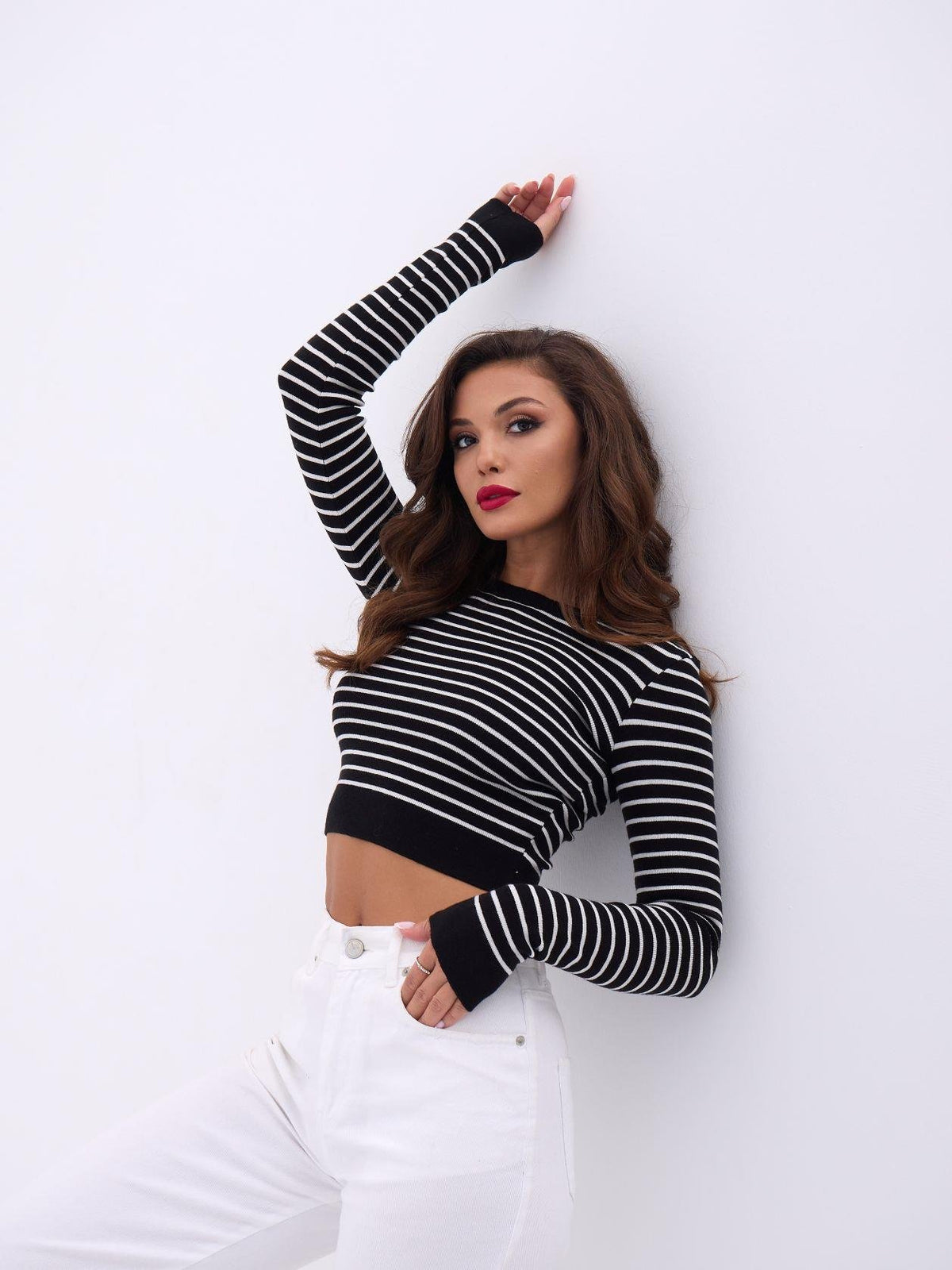 42211 STRICKWAREN GESTREIFTES CROP-SCHWARZ-ECRU