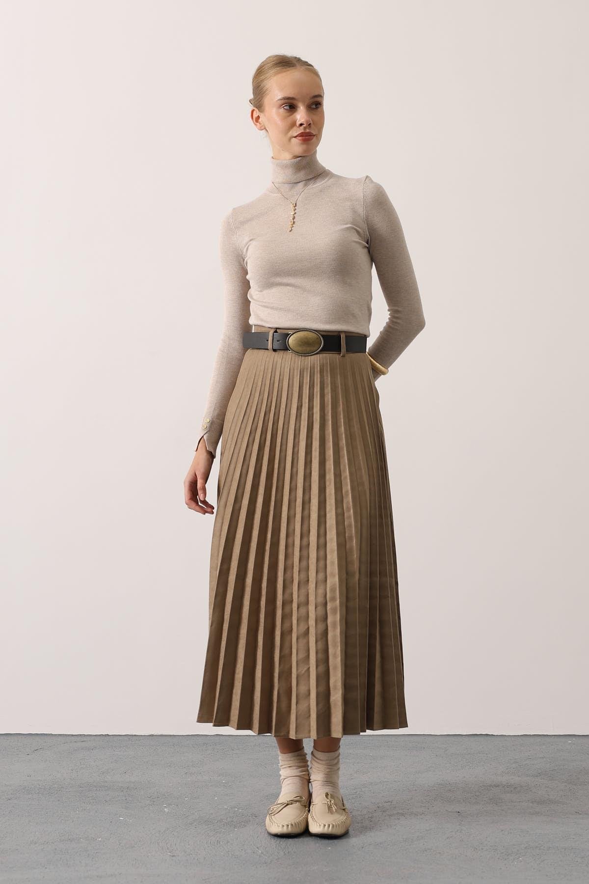 PİLİSELİ KEMER DETAYLI SÜET ETEK - Vizon