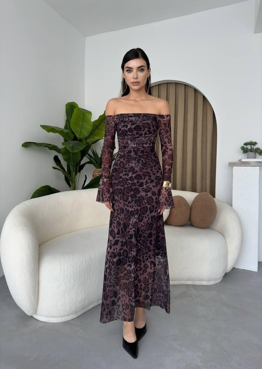 Avigen Kleid mit U-Boot-Ausschnitt 