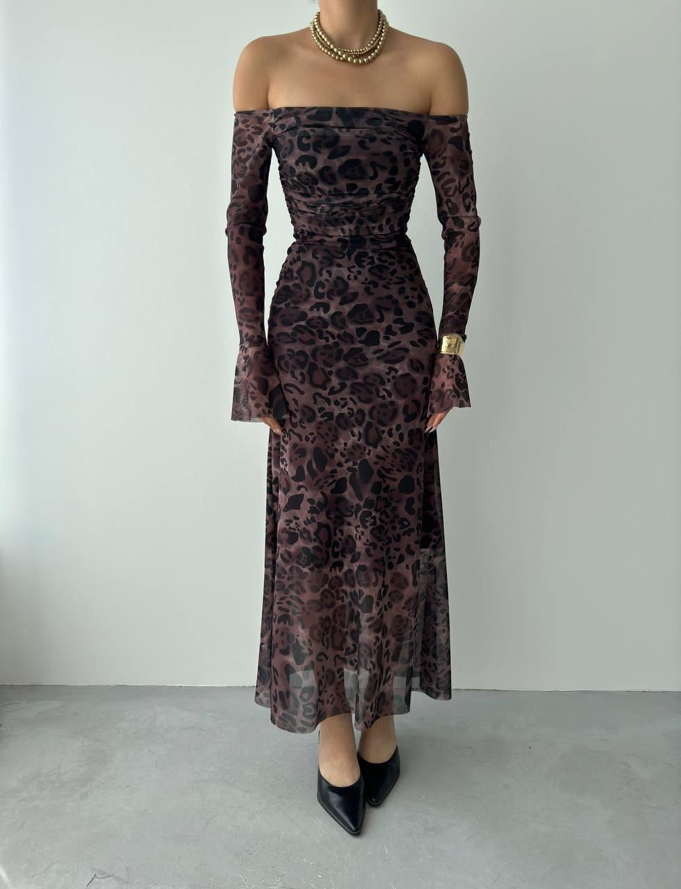 Avigen Kleid mit U-Boot-Ausschnitt 