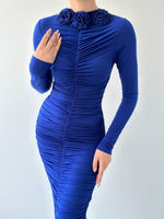 Carlis Kleid mit Rosenkragen 
