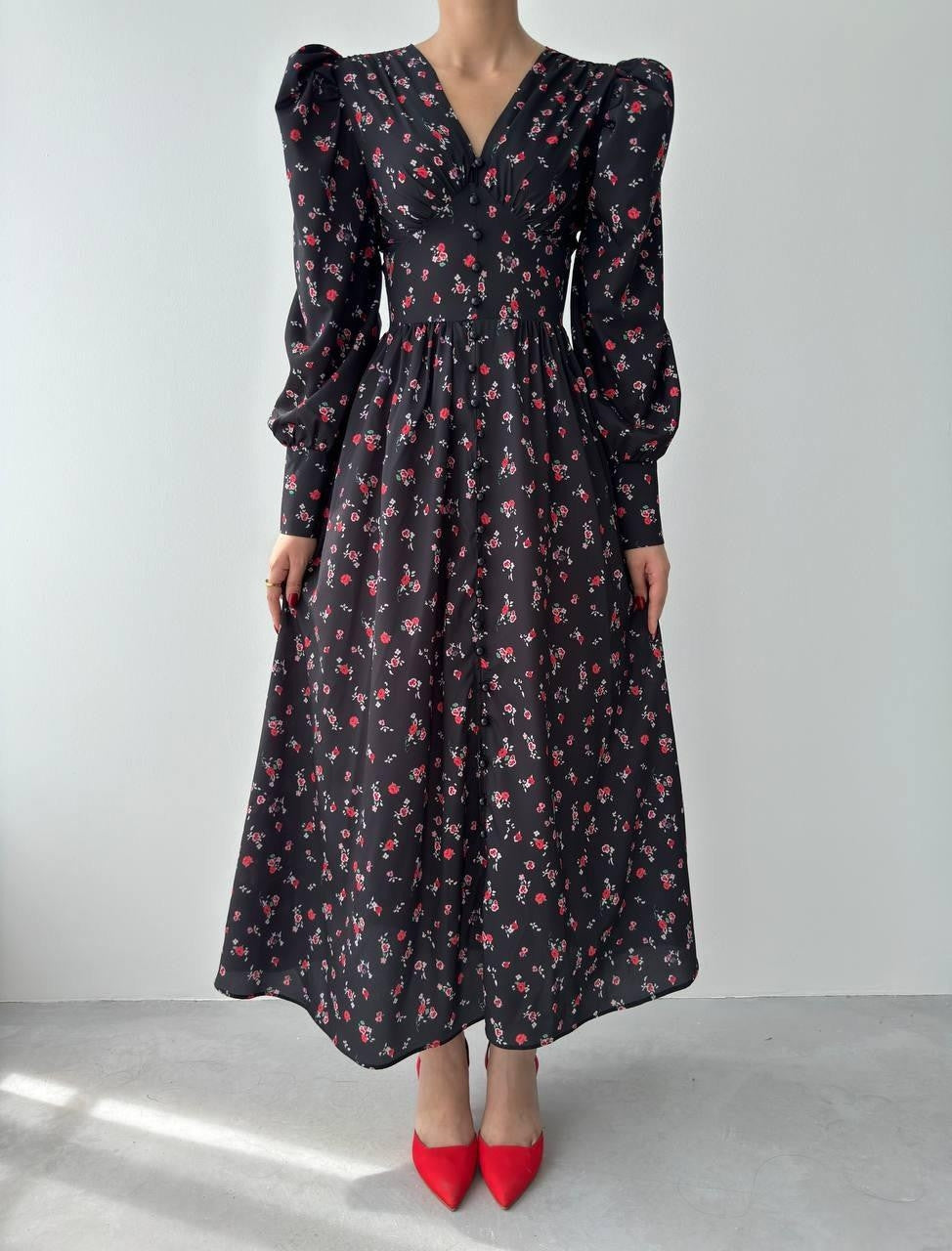Langes Kleid mit Blumenmuster 