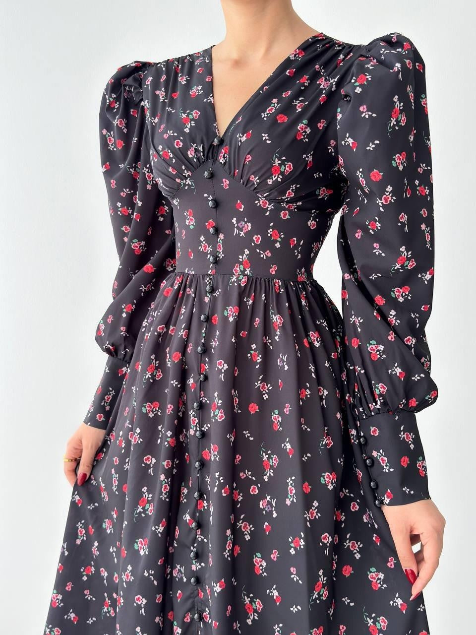 Langes Kleid mit Blumenmuster 