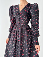 Langes Kleid mit Blumenmuster 