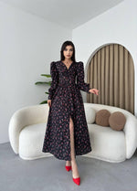 Langes Kleid mit Blumenmuster 