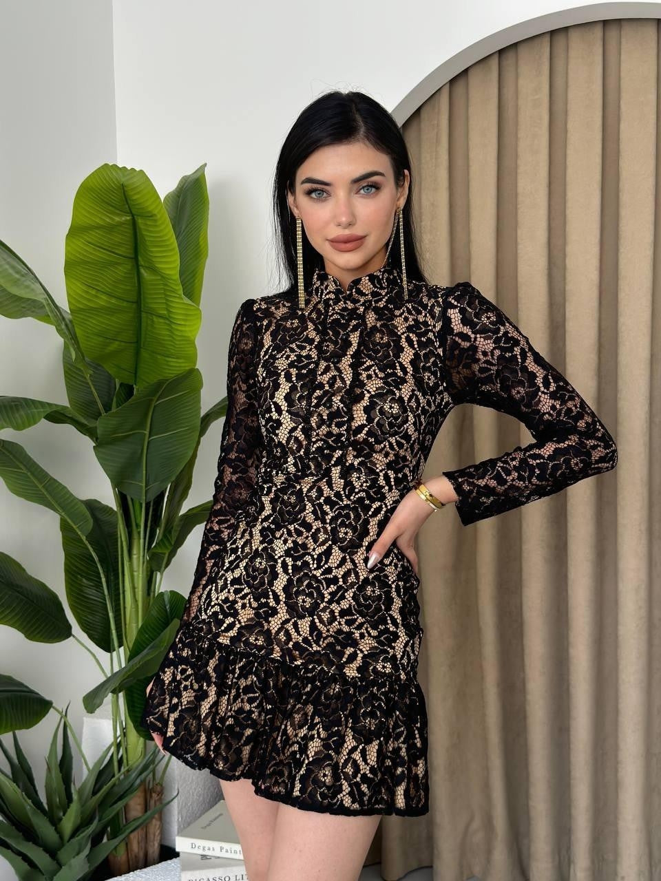 Berühmtes Minikleid aus Spitze 