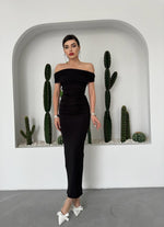 Bleistiftkleid mit Milan-Madonna-Kragen 