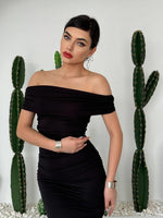 Bleistiftkleid mit Milan-Madonna-Kragen 