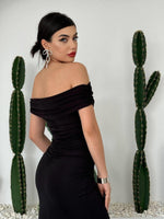 Bleistiftkleid mit Milan-Madonna-Kragen 