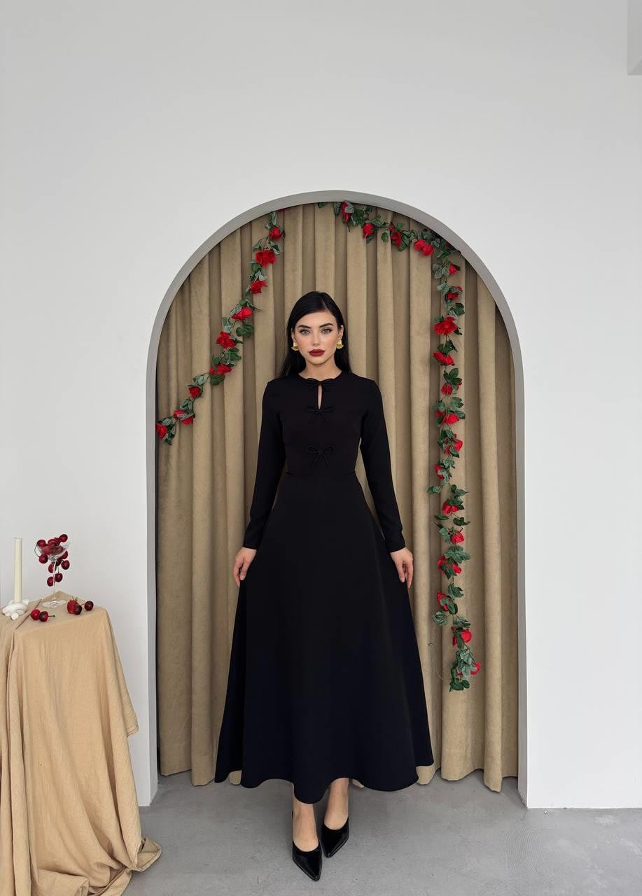 Kleid mit versetzter Schleife