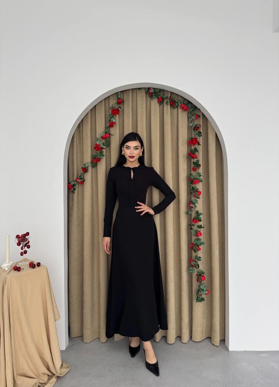 Kleid mit versetzter Schleife