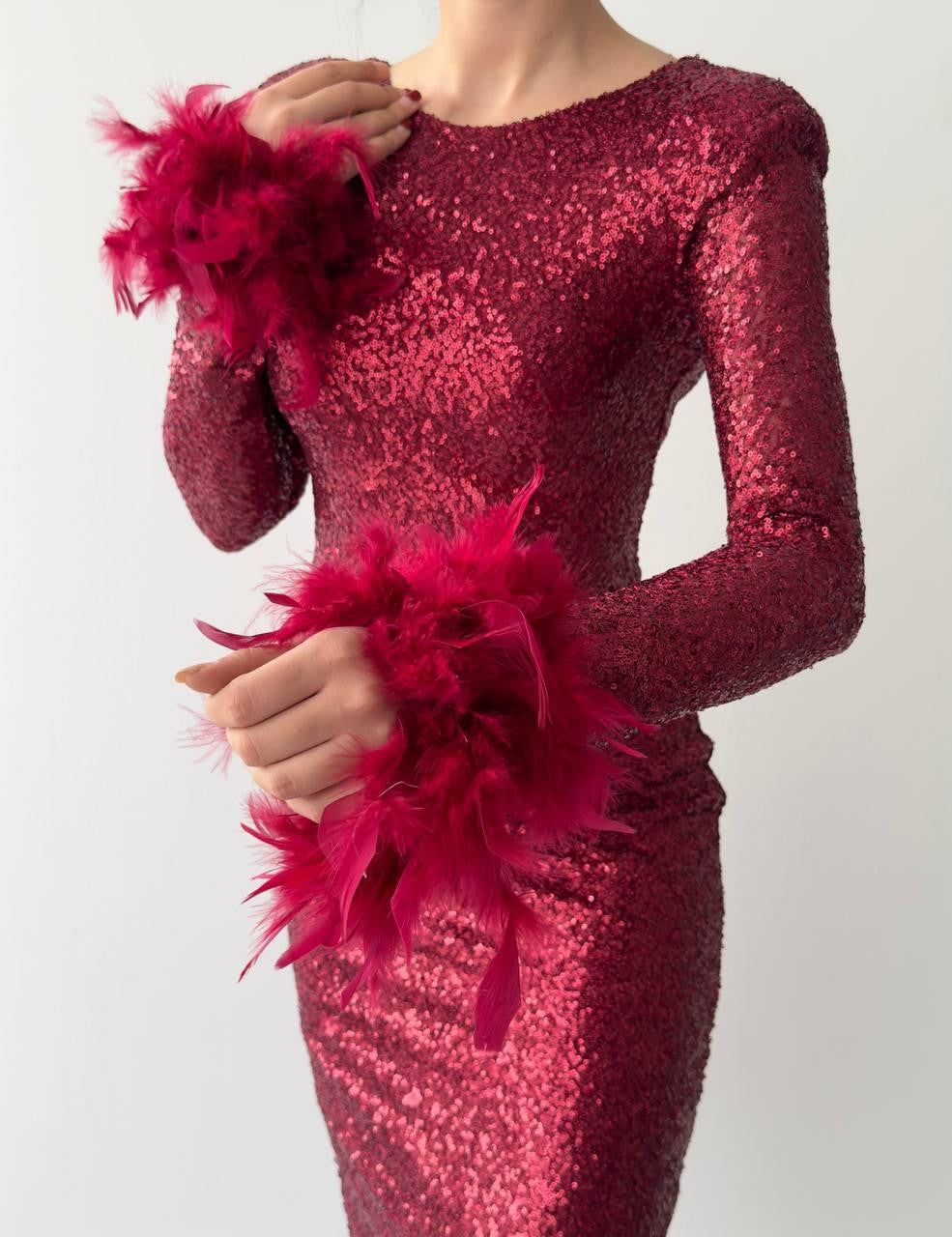 Sewa Kleid mit Federdetail 