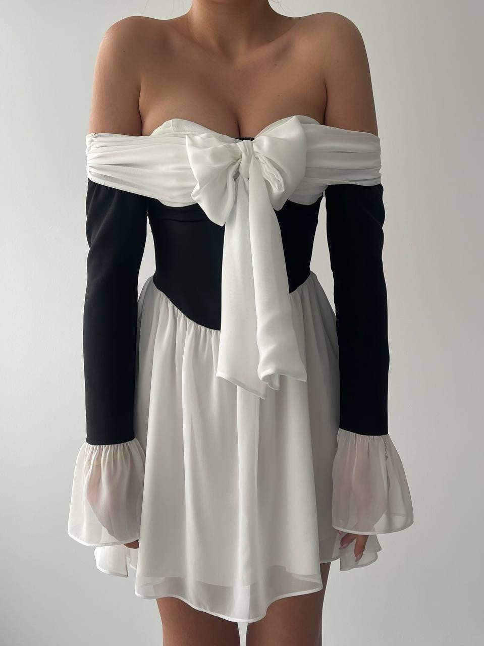 Trägerloses Kleid mit Smith-Schleife 