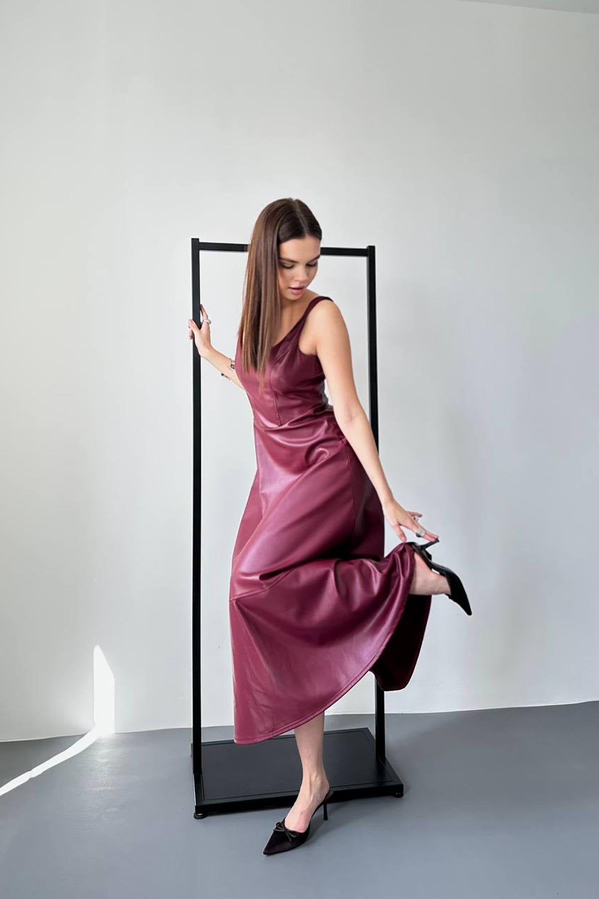 Toptan Bordo Askılı Deri Elbise