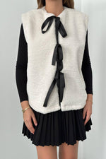 Toptan Ekru Fiyonklu Peluş Yelek