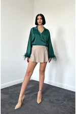 Toptan Zümrüt Kolları Tüylü Saten Crop