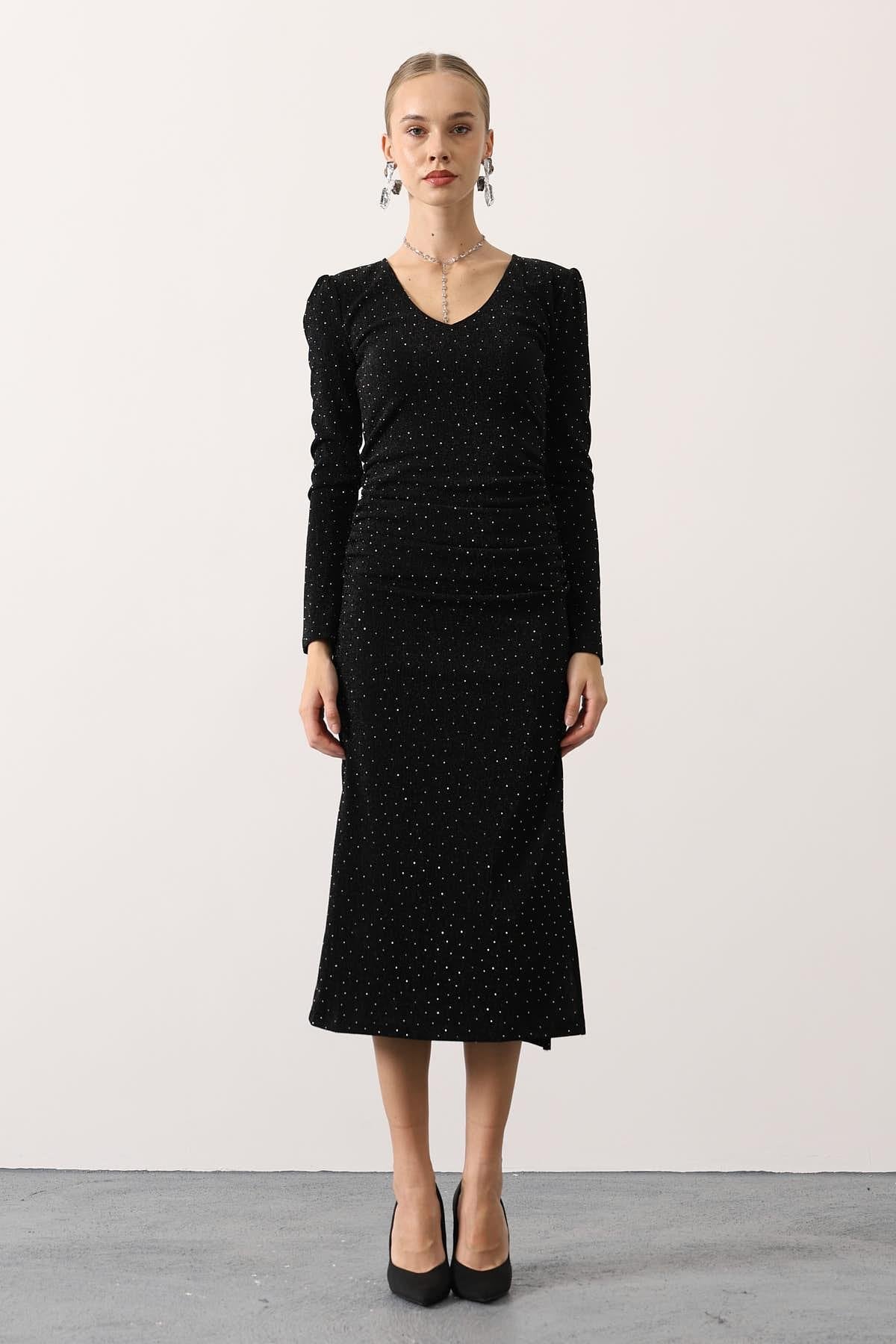 TAŞLI BÜZGÜLÜ UZUNKOL ELBİSE - Siyah