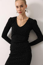 TAŞLI BÜZGÜLÜ UZUNKOL ELBİSE - Siyah