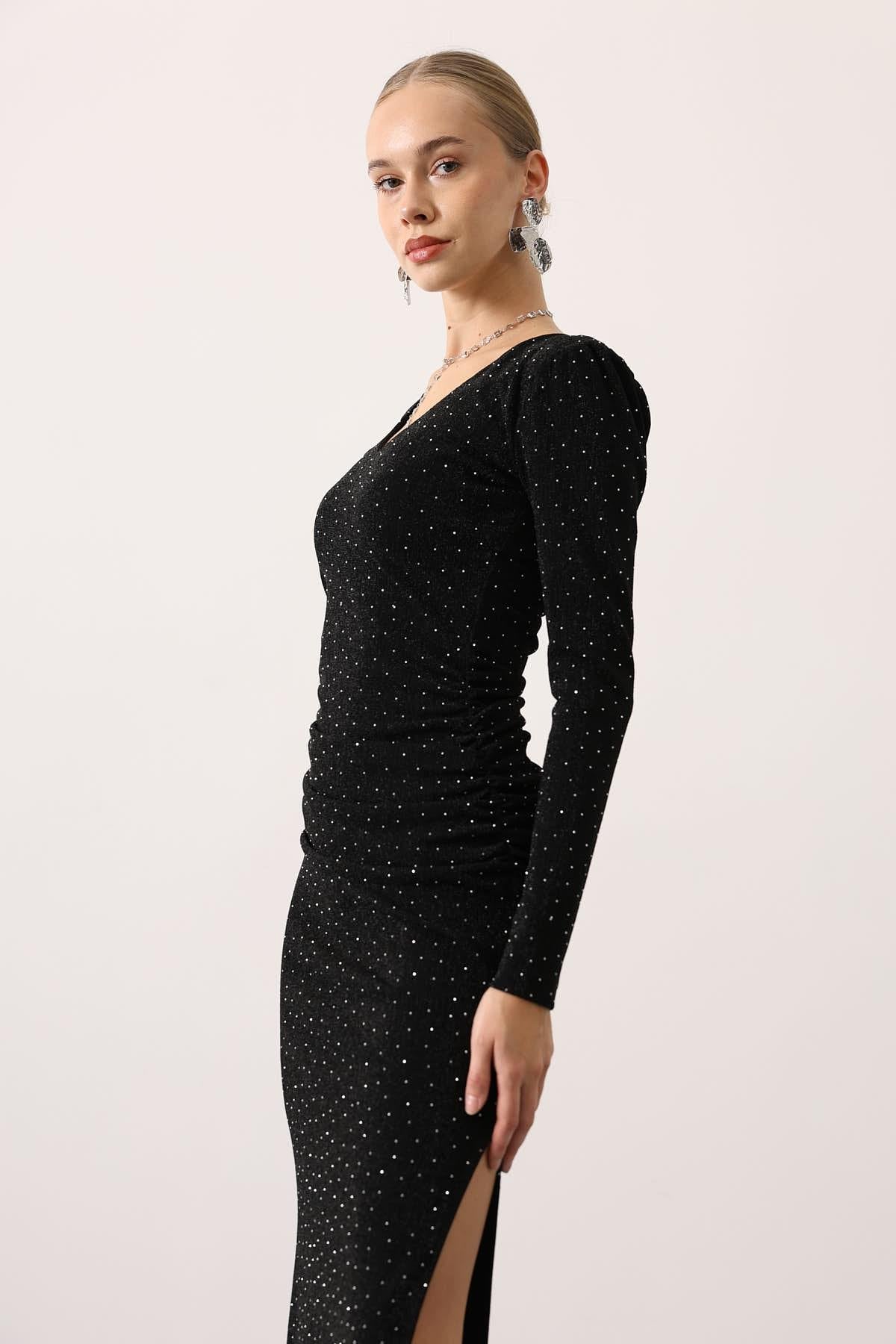 TAŞLI BÜZGÜLÜ UZUNKOL ELBİSE - Siyah