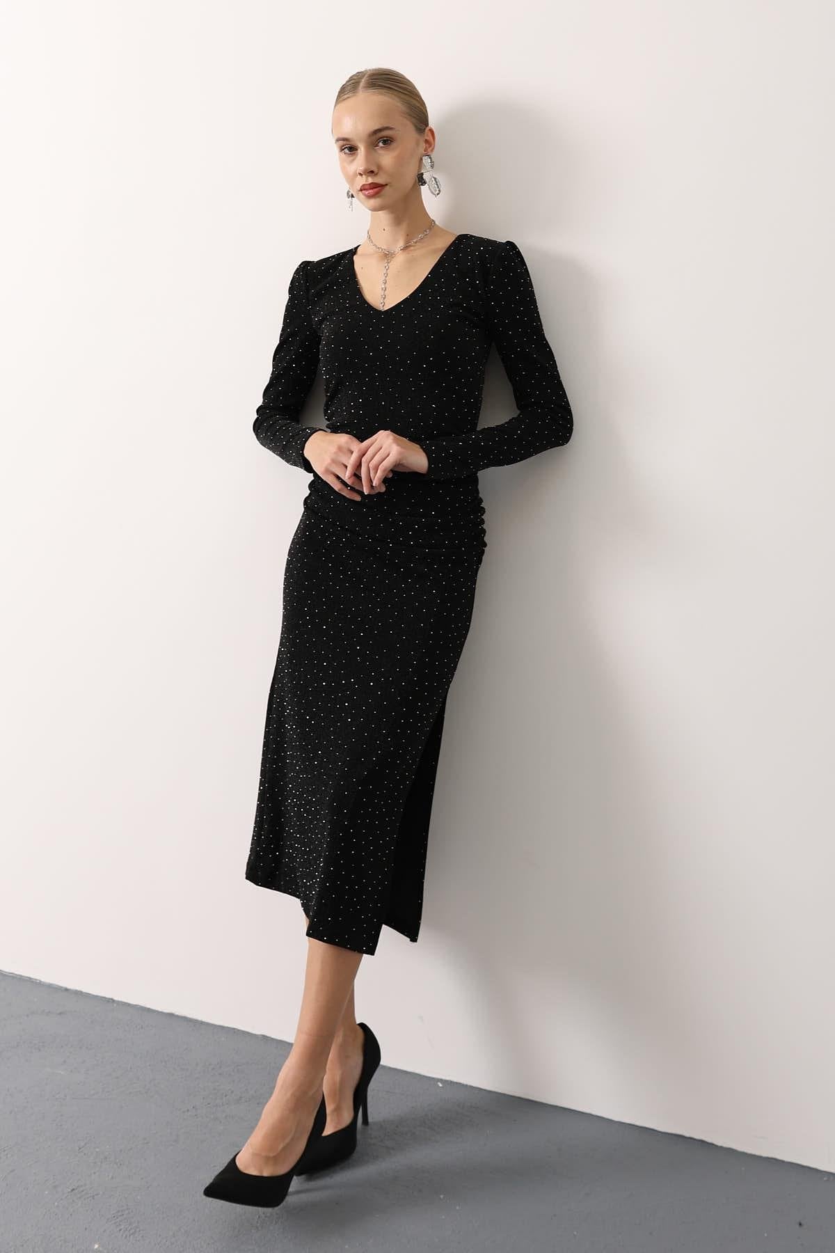 TAŞLI BÜZGÜLÜ UZUNKOL ELBİSE - Siyah